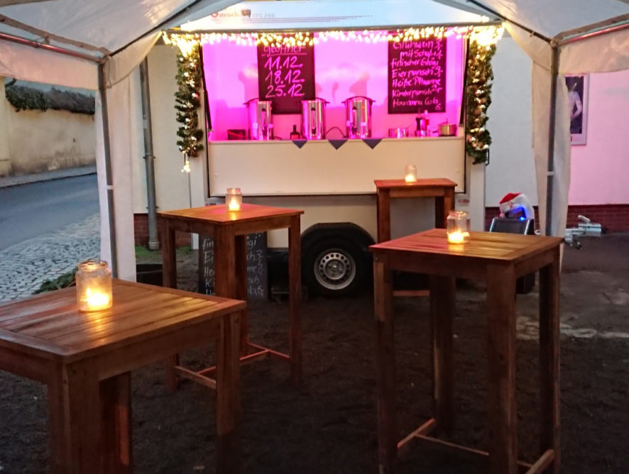 Ein Glühweinstand verwandelt sich